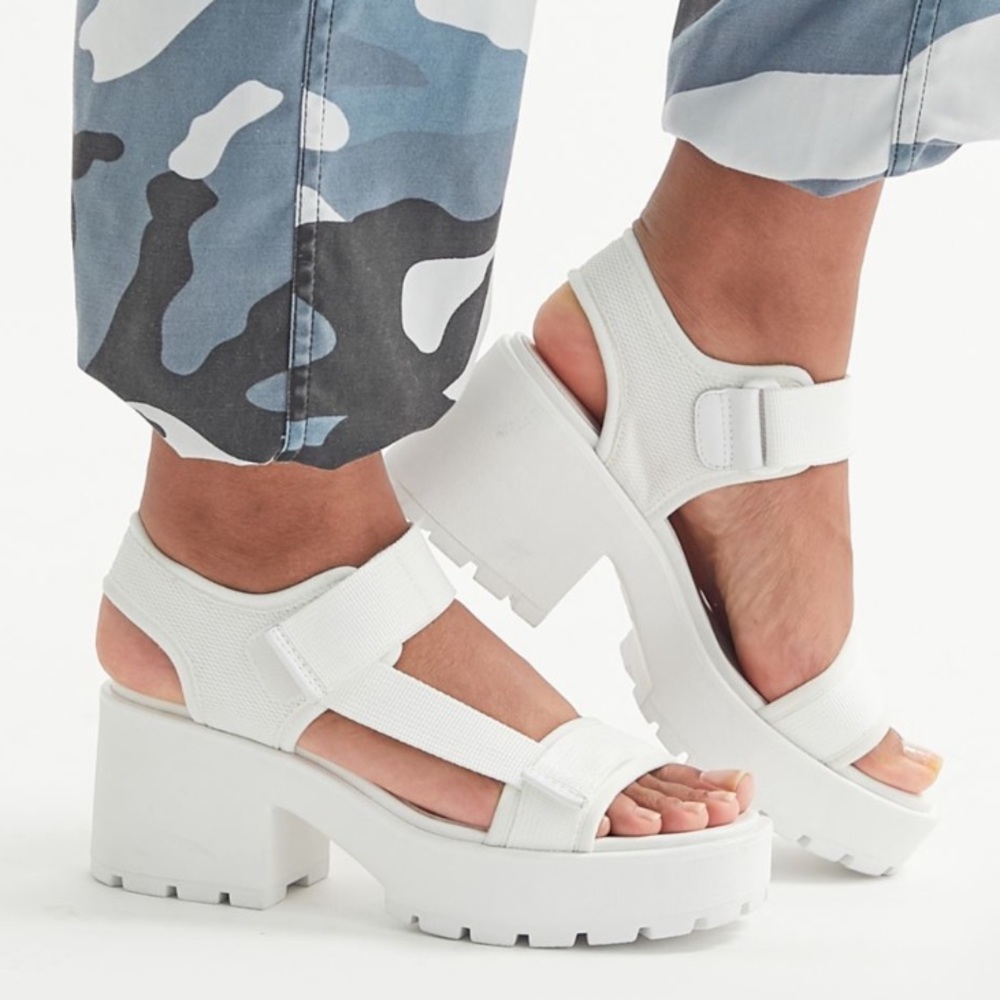 Vagabond Dioon Platform Sandal in White Size 5
